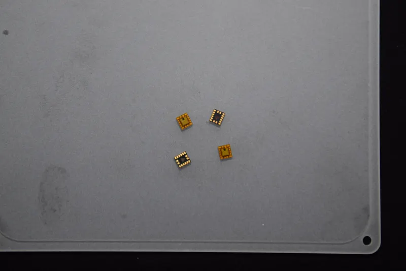 초소형 칩 — 5 × 4.6 × 1.5 mm