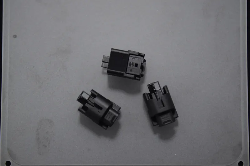 커넥터 — 26.1 × 16 × 16 mm