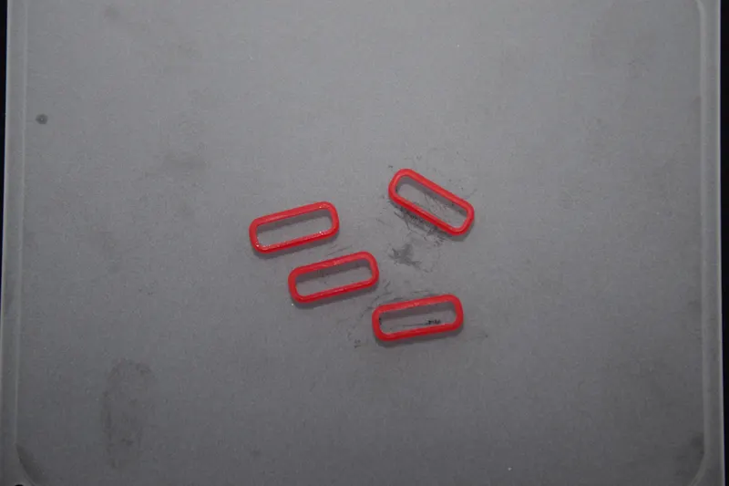 고무 부품 — 18.5 × 7.3 × 2.8 mm