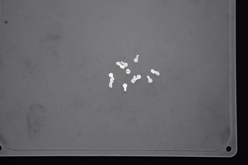 초박막 필름 — 5.9 × 2.6 × 0.01 mm